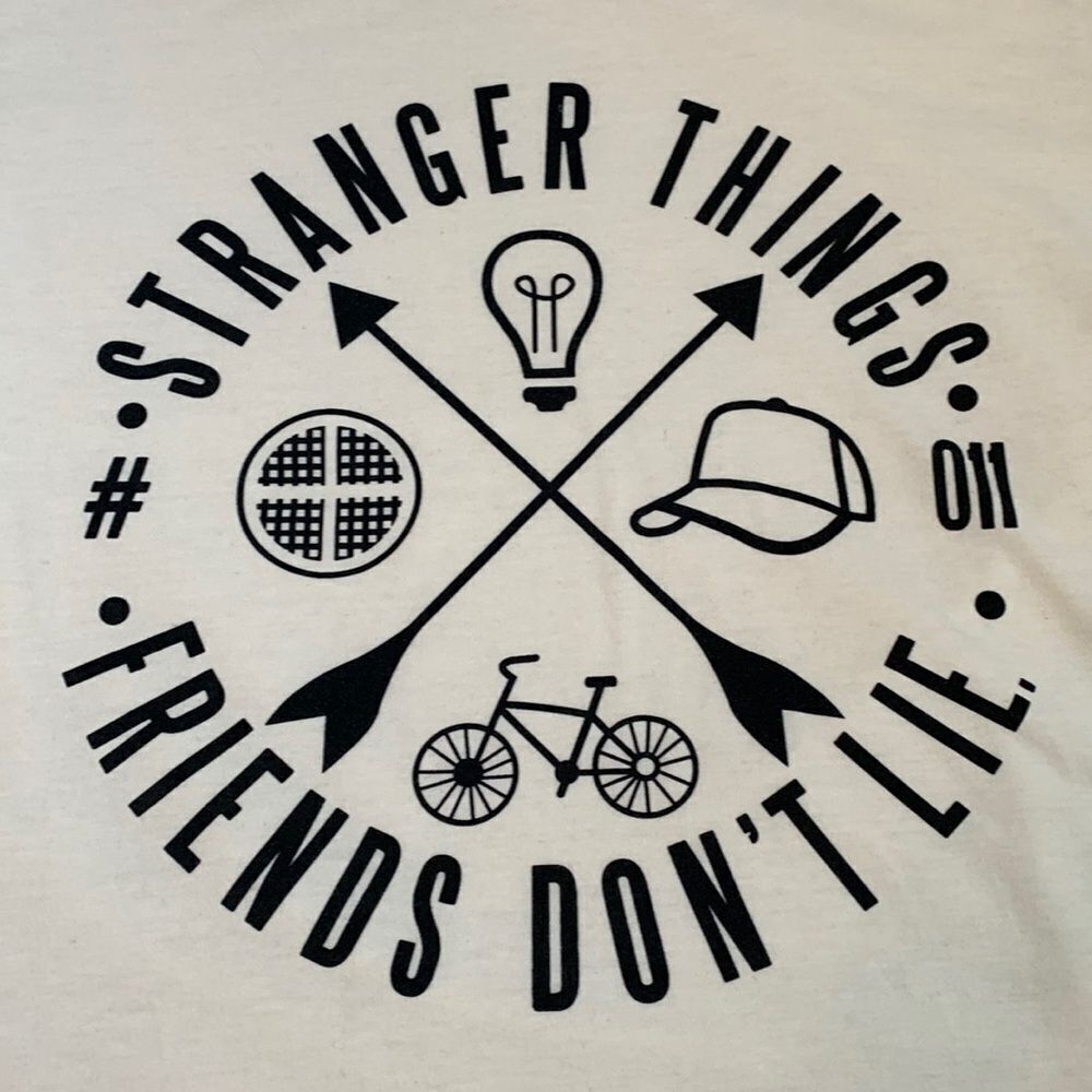 Stranger Things “Friends Don’t Lie ” Graphic T-shirt M Ivory